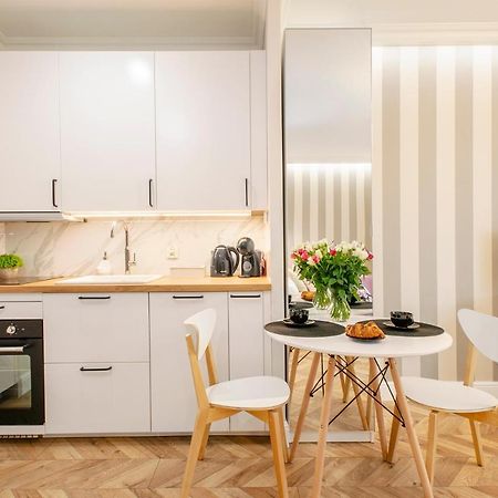 Sky Home- Rose Apartament -Manufaktura, Bezplatny Parking, Klima, Dostep Na Kod Łódź Exteriör bild