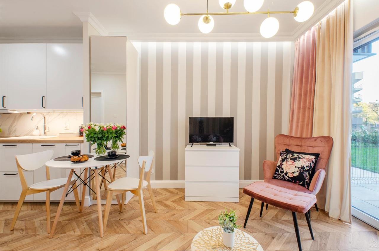 Sky Home- Rose Apartament -Manufaktura, Bezplatny Parking, Klima, Dostep Na Kod Łódź Exteriör bild