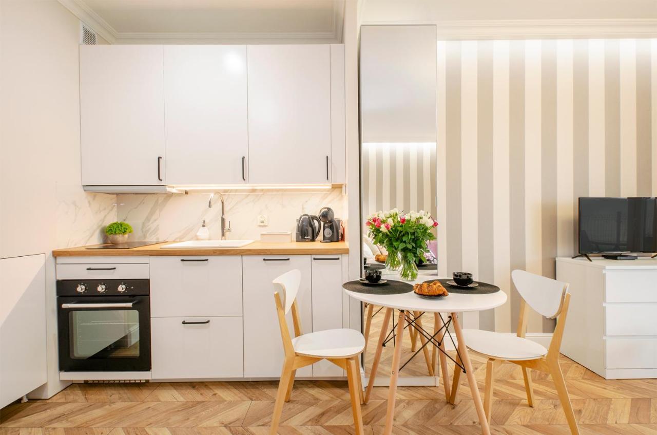 Sky Home- Rose Apartament -Manufaktura, Bezplatny Parking, Klima, Dostep Na Kod Łódź Exteriör bild