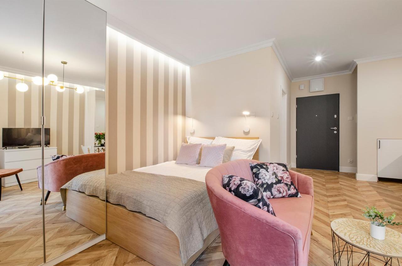 Sky Home- Rose Apartament -Manufaktura, Bezplatny Parking, Klima, Dostep Na Kod Łódź Exteriör bild
