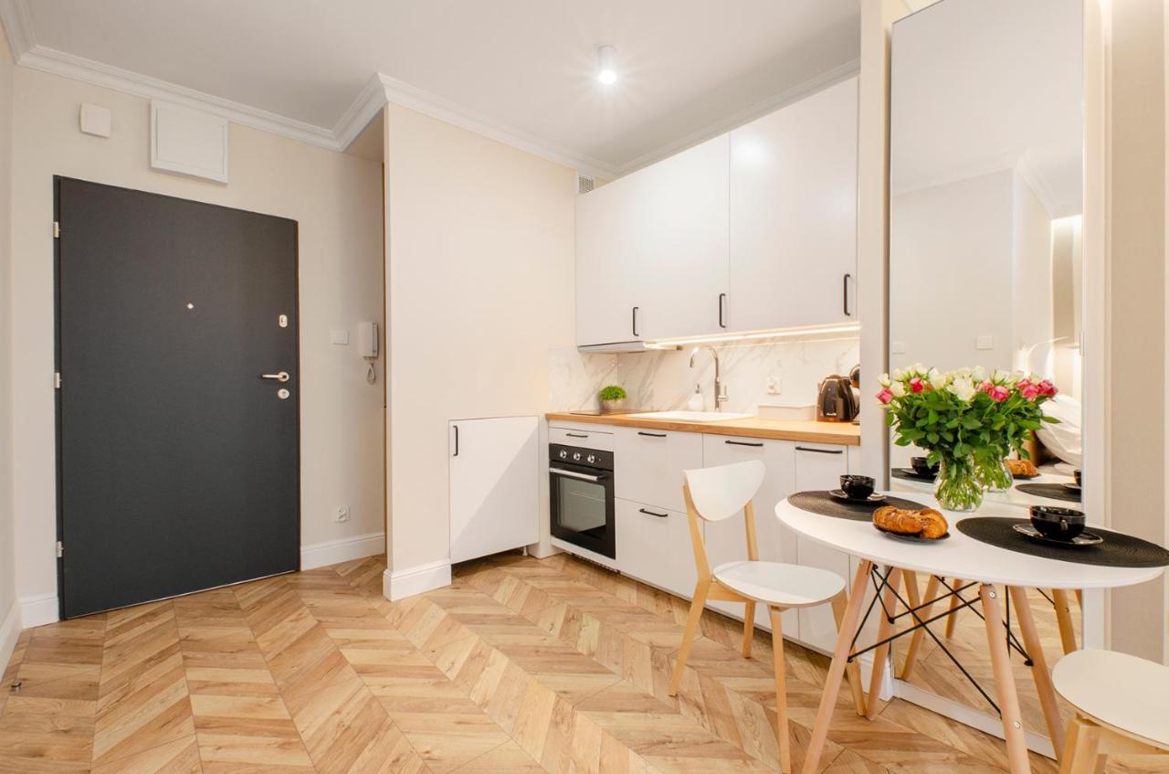 Sky Home- Rose Apartament -Manufaktura, Bezplatny Parking, Klima, Dostep Na Kod Łódź Exteriör bild