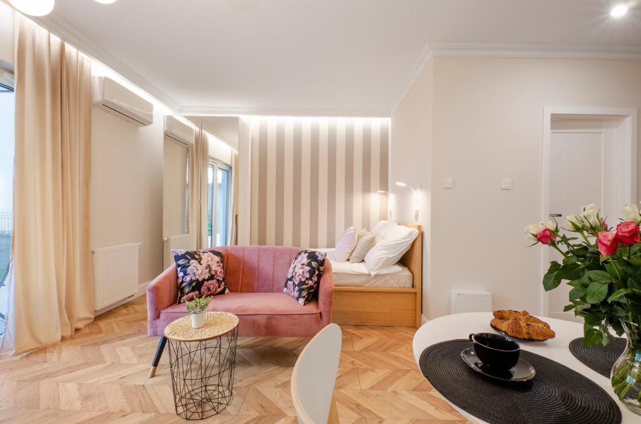 Sky Home- Rose Apartament -Manufaktura, Bezplatny Parking, Klima, Dostep Na Kod Łódź Exteriör bild